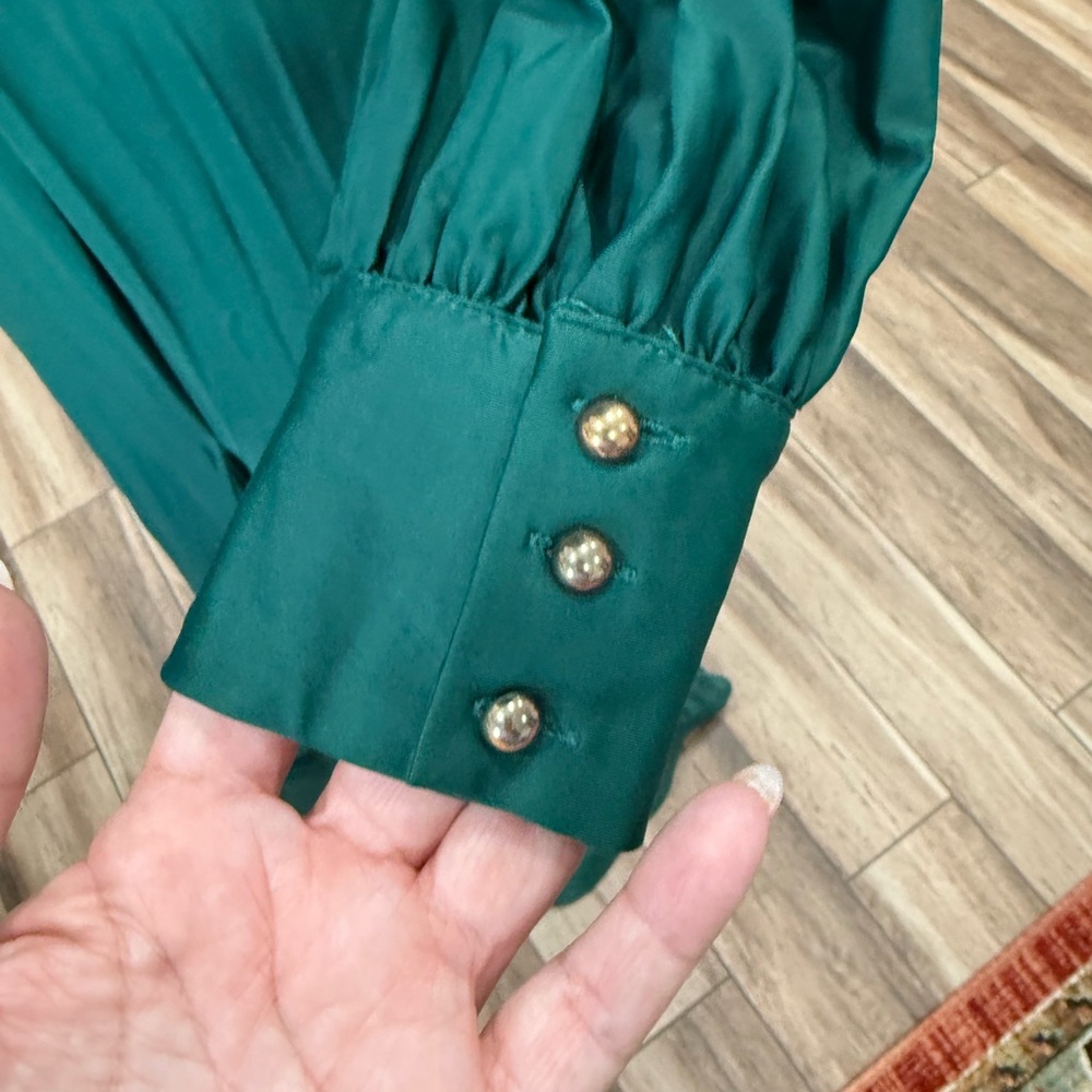 Elegant Green Evening Gown - Picture 3 of 8